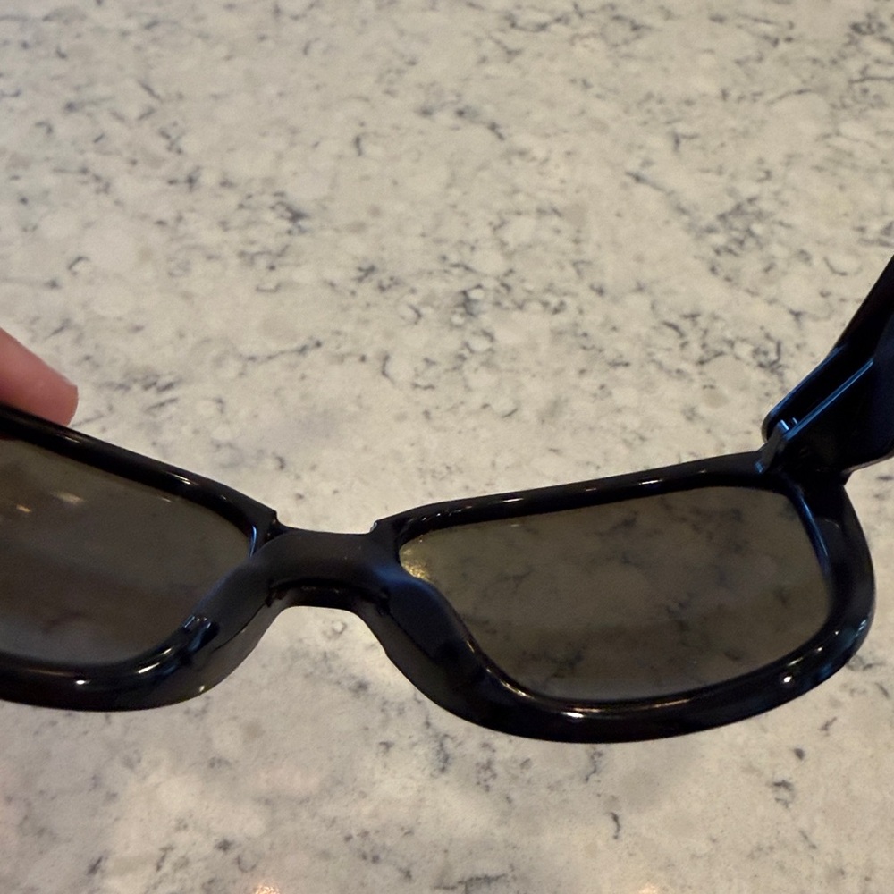 Blue Mirrored Lens Oakley Sunglasses with Black Frame - Picture 6 of 8